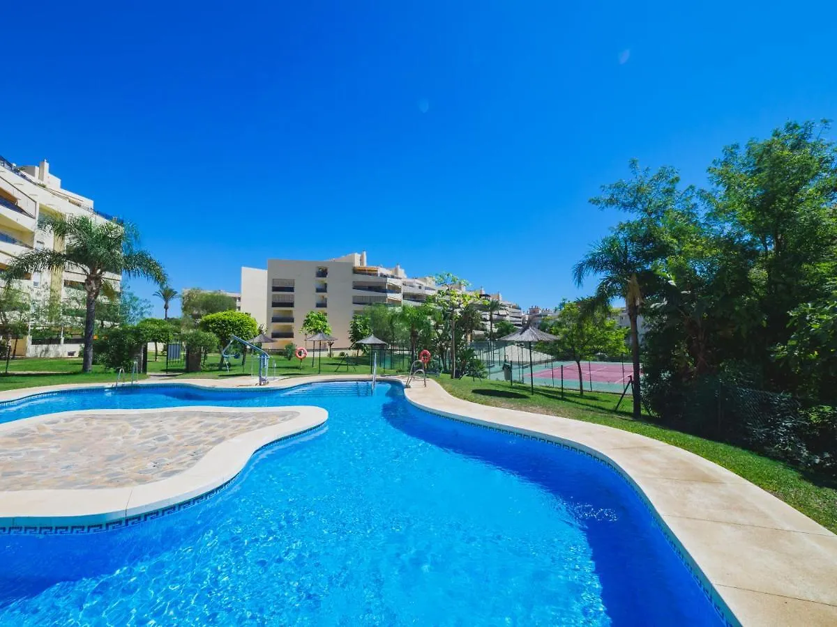 Cubo'S Urban Brigitte Torremolinos & Parking Apartment