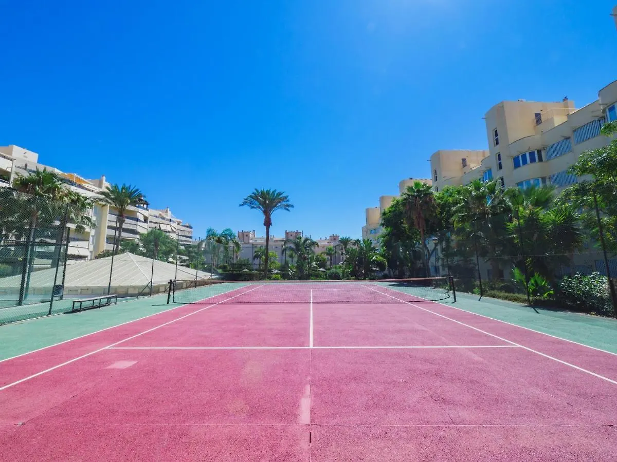 Cubo'S Urban Brigitte Torremolinos & Parking Apartment